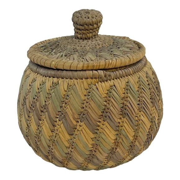 Handwoven Papago Herb Basket With Lid 5"x4.5" Soutwest Rustic Storage Container - Picture 1 of 6